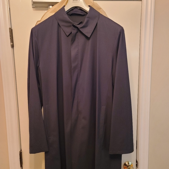 Rain coat - Picture 2 of 7